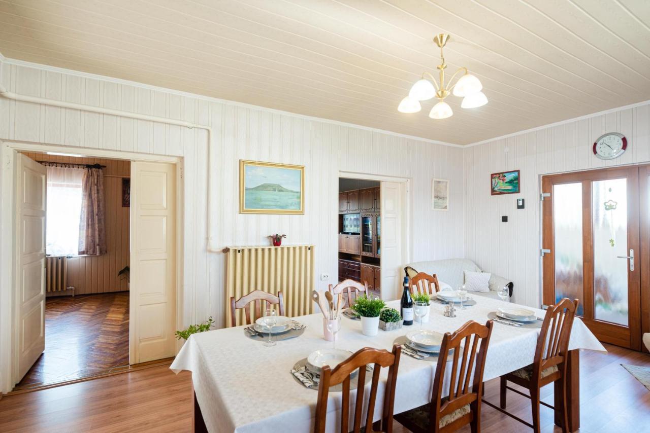 Vadkacsa Apartmanhaz Medencevel Замарди Экстерьер фото
