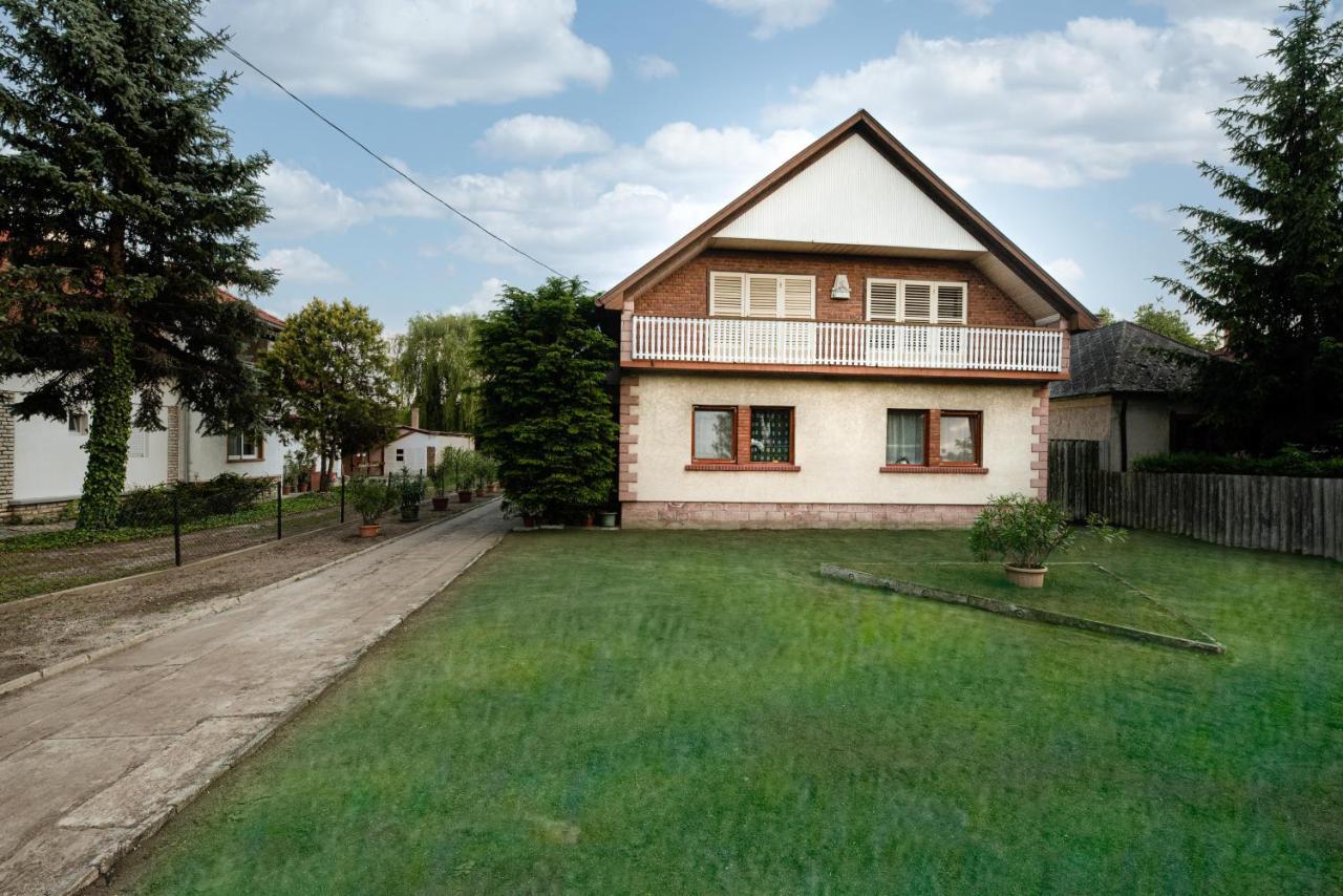 Vadkacsa Apartmanhaz Medencevel Замарди Экстерьер фото