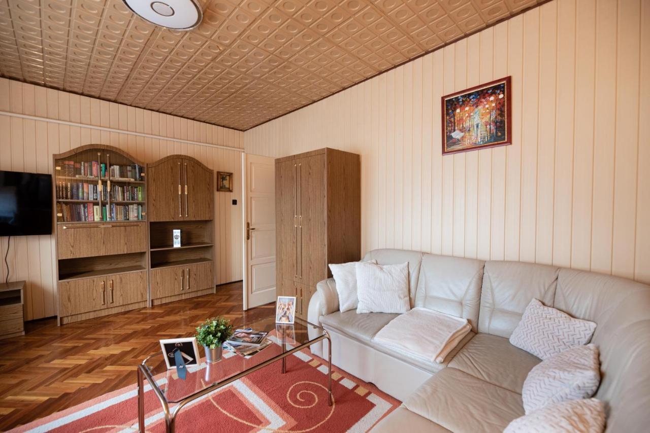 Vadkacsa Apartmanhaz Medencevel Замарди Экстерьер фото
