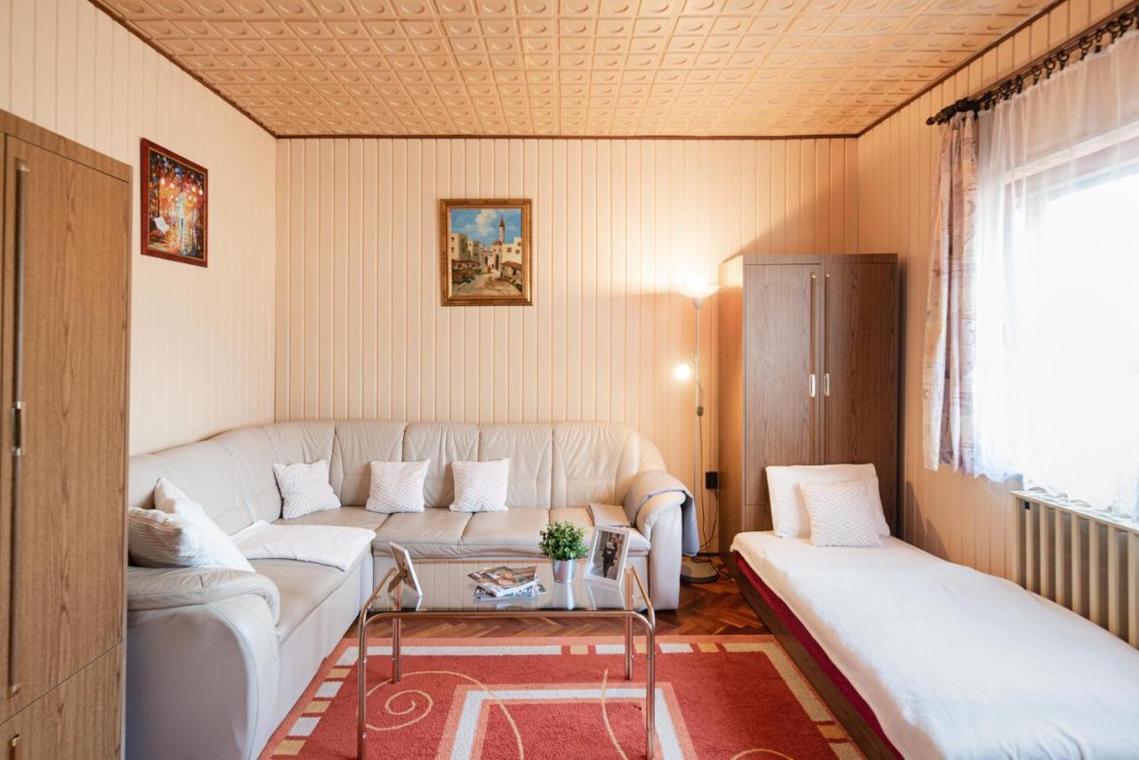 Vadkacsa Apartmanhaz Medencevel Замарди Экстерьер фото